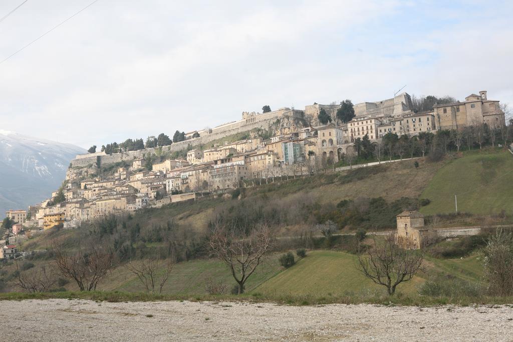 B&B La Collina Degli Ulivi Civitella Del Tronto Eksteriør bilde